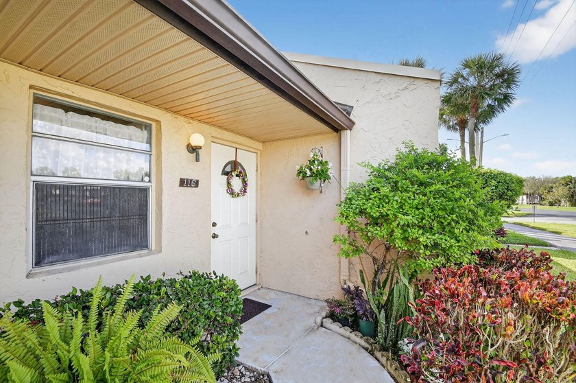 CONVERTIBLE 2 BR 2 BA VILLA - UPDATED AND MOVE-IN READY! Enjoy - Beach Condo for sale in West Palm Beach, Florida on Beachhouse.com