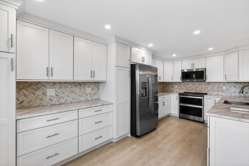 Completely renovated 2-bedroom, 2-bath residence w/ breathtaking - Beach Condo for sale in Deerfield Beach, Florida on Beachhouse.com