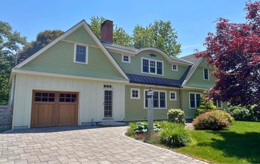This bright & sunny custom built home has a wonderful open - Beach Home for sale in New Castle, New Hampshire on Beachhouse.com