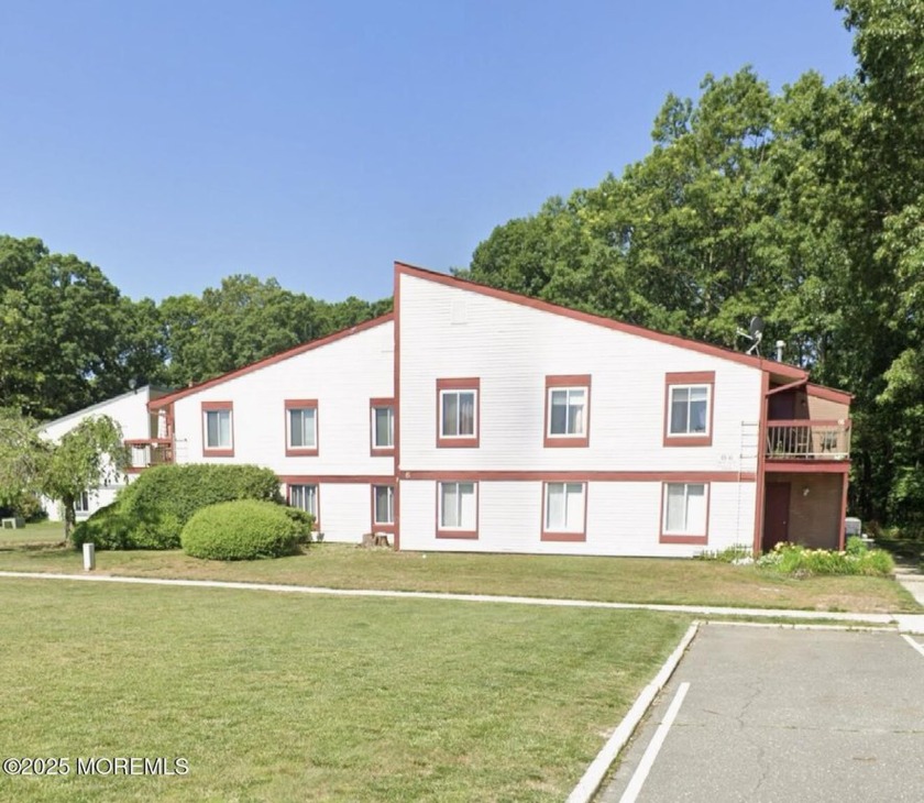 Beautifully maintained second floor condo! 2 bedroom, 1 bath in - Beach Condo for sale in Brick, New Jersey on Beachhouse.com