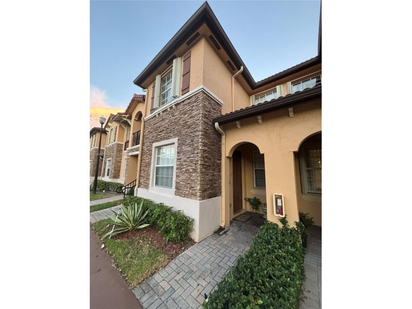 New to market this 3 bed 3.5 bath home equipped with New A/C - Beach Townhome/Townhouse for sale in Homestead, Florida on Beachhouse.com