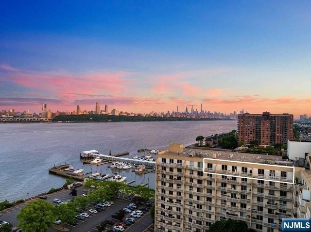 Welcome to Admiral's Walk. A scenic waterfront community in the - Beach Home for sale in Edgewater, New Jersey on Beachhouse.com