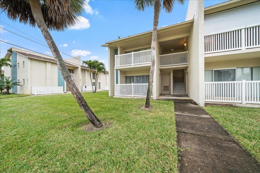 This turn-key unit completely FURNISHED features 1 bedroom and 1 - Beach Condo for sale in Merritt Island, Florida on Beachhouse.com