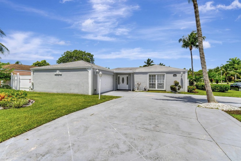 This home sits on a beautifully landscaped 7,854 square foot - Beach Home for sale in Delray Beach, Florida on Beachhouse.com