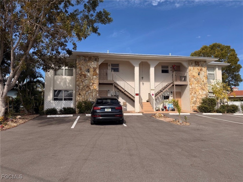 Enjoy affordable waterfront living in Punta Gorda Isles! This - Beach Condo for sale in Punta Gorda, Florida on Beachhouse.com