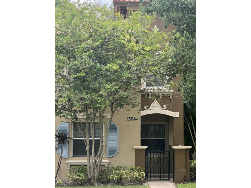 This lovely spacious two story 3 bedroom 2.5 bath corner unit - Beach Condo for sale in West Palm Beach, Florida on Beachhouse.com