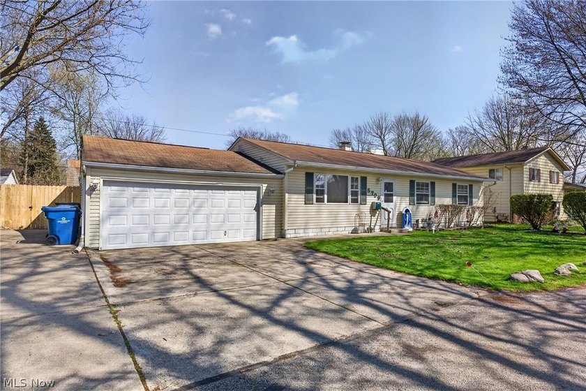 Easy living starts here! This 3 bedroom, 1.5 bath ranch nesteled - Beach Home for sale in Mentor, Ohio on Beachhouse.com