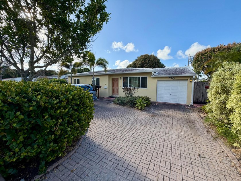 Opportunity awaits in this solid CBS construction home in the - Beach Home for sale in West Palm Beach, Florida on Beachhouse.com