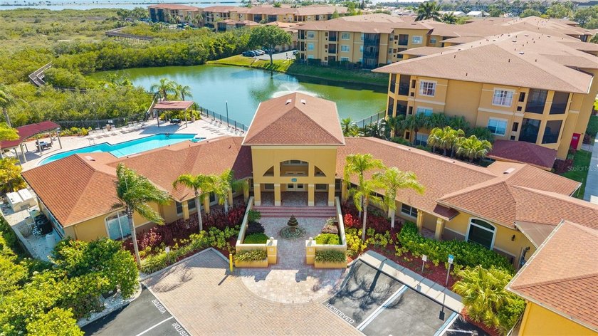 This beautifully maintained & renovated first-floor condo offers - Beach Condo for sale in Tampa, Florida on Beachhouse.com