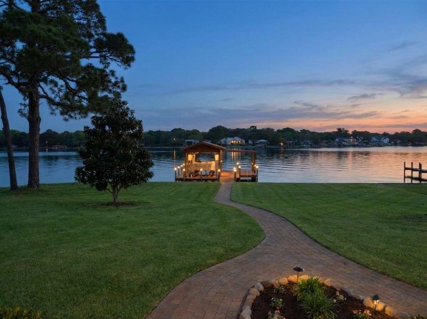Magnificent one owner, custom built waterfront estate in - Beach Home for sale in Fort Walton Beach, Florida on Beachhouse.com