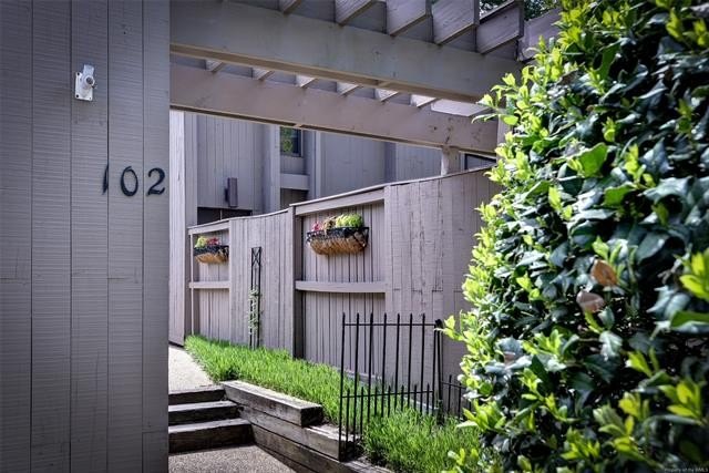 Discover refined modern living in this beautifully designed - Beach Townhome/Townhouse for sale in Williamsburg, Virginia on Beachhouse.com