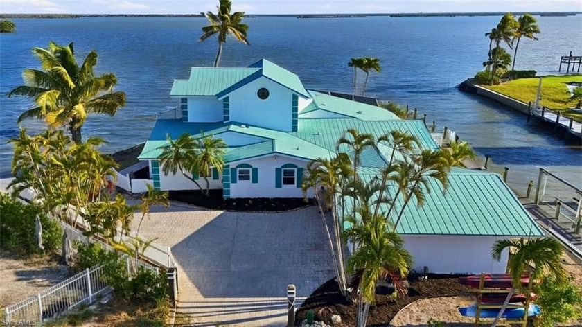 Exceptional Estero Bayfront residence offering rare peninsula - Beach Home for sale in Fort Myers Beach, Florida on Beachhouse.com