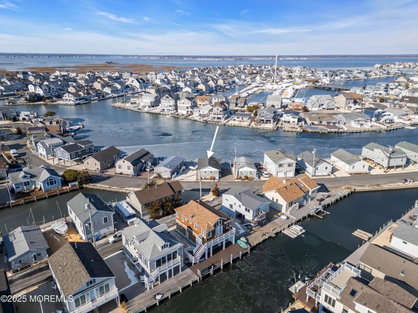 WATERFRONT BEAUTY! This charming 3-bedroom, 1.5 bathroom, home - Beach Home for sale in Lavallette, New Jersey on Beachhouse.com