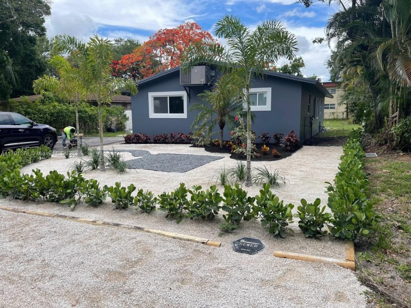 Great investment opportunity in unique Dania Beach *Oasis* - Beach Townhome/Townhouse for sale in Dania, Florida on Beachhouse.com