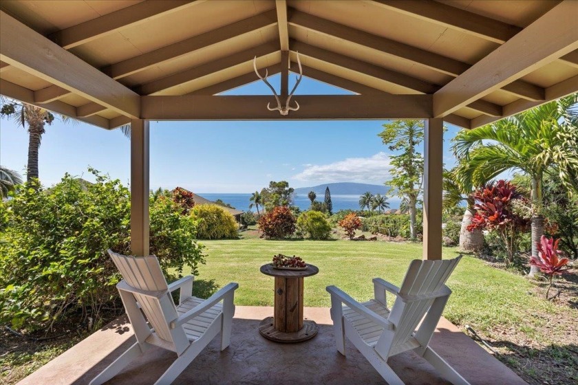 Welcome to this charming cottage on 1 acre in the Launiupoko - Beach Home for sale in Lahaina, Hawaii on Beachhouse.com