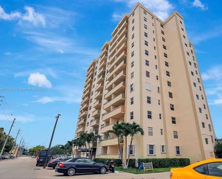 Affordable 2/1 in Desirable Victoria Park Tower. Amazing - Beach Condo for sale in Fort Lauderdale, Florida on Beachhouse.com