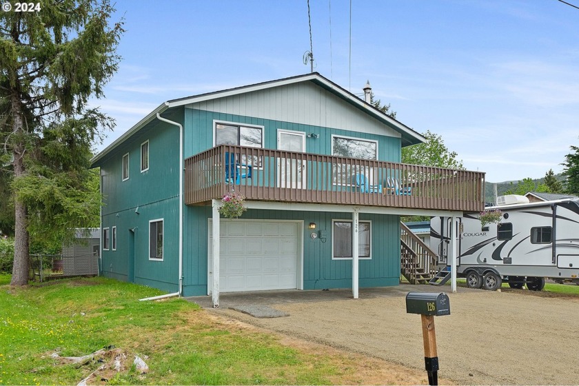 Nicely maintained 2 level home in the center of Rockaway Beach - Beach Home for sale in Rockaway Beach, Oregon on Beachhouse.com