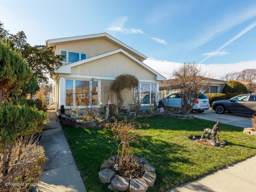 Large and updated, 5 bedroom/ 3 1/2 bathroom 2 story home with - Beach Home for sale in Skokie, Illinois on Beachhouse.com
