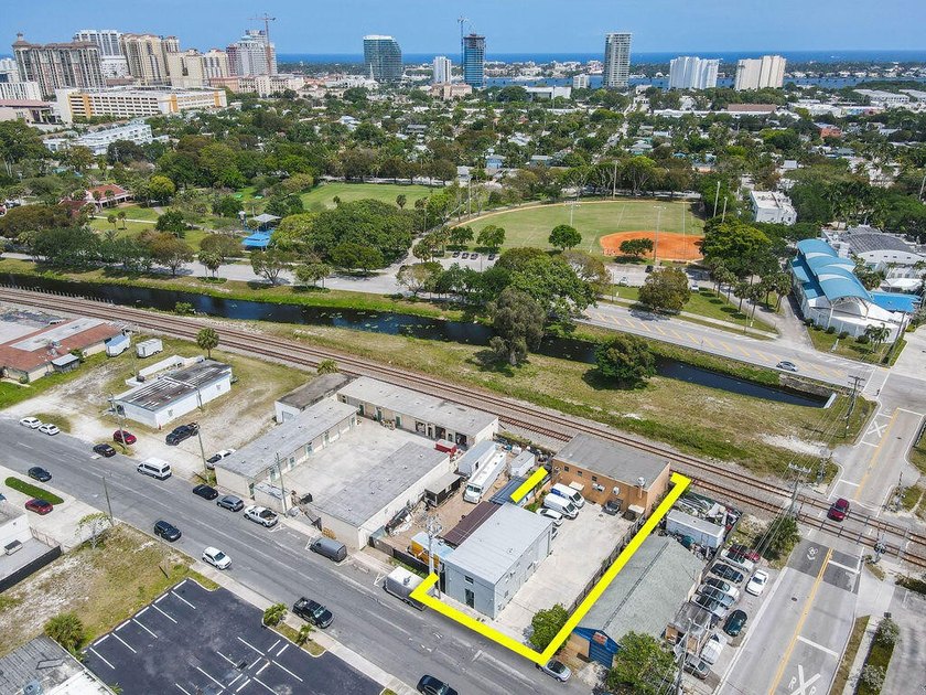 Freestanding two-building commercial property in West Palm - Beach Commercial for sale in West Palm Beach, Florida on Beachhouse.com