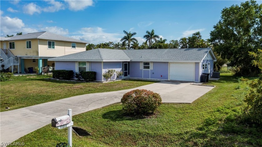 HUGE PRICE REDUCTION!! Bring your offers!! Newer Roof and - Beach Home for sale in Fort Myers, Florida on Beachhouse.com