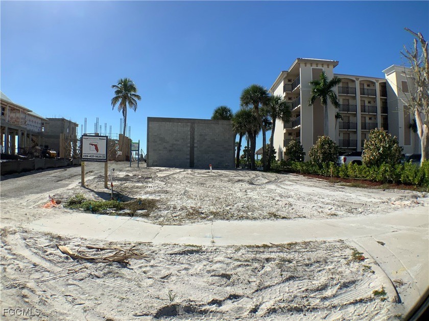 BEACH SIDE WITH BEACH ACCESS ! Build your dream cottage here ! - Beach Lot for sale in Fort Myers Beach, Florida on Beachhouse.com