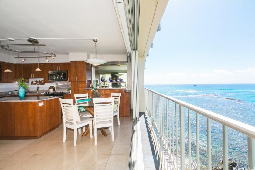 OWNER FINANCING 15% DOWN, FEE SIMPLE DIRECT OCEANFRONT TWO - Beach Apartment for sale in Honolulu, Hawaii on Beachhouse.com