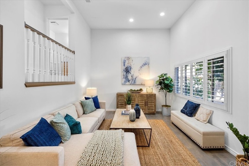 *** WELCOME HOME! *** Light and bright move-in ready unit - Beach Townhome/Townhouse for sale in Redondo Beach, California on Beachhouse.com