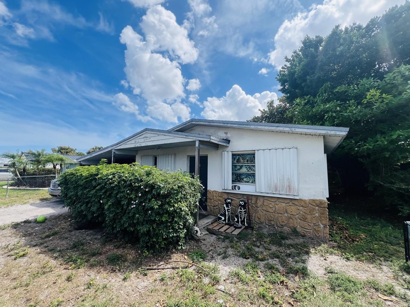 Great investment opportunity in Palm Beach County! Located in - Beach Home for sale in Lake Worth, Florida on Beachhouse.com