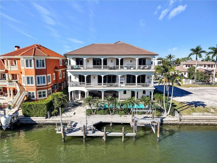 NAPLES FLORIDA BOATING WITH GULF ACCES PLUS WALKING DISTANCE TO - Beach Home for sale in Naples, Florida on Beachhouse.com