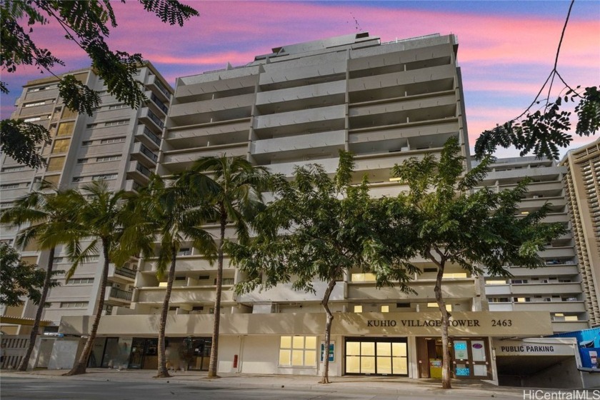 LEGAL SHORT-TERM rental in the middle of Waikiki! Description - Beach Condo for sale in Honolulu, Hawaii on Beachhouse.com