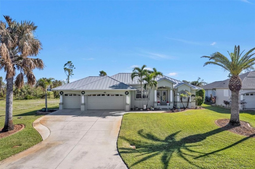 BEAUTIFUL 3 Bedroom, 2 Bathroom, 3 Car Garage, Pool home located - Beach Home for sale in Rotonda West, Florida on Beachhouse.com