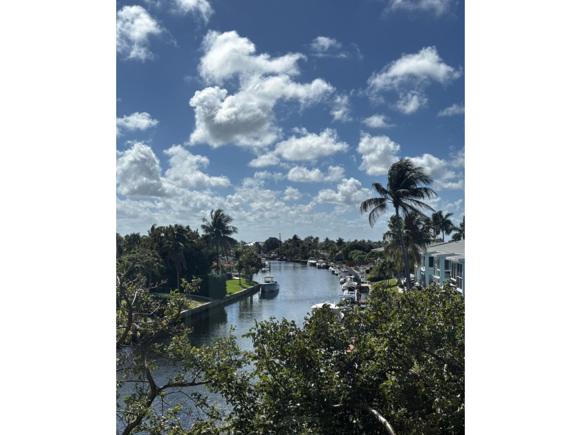 Bright 2-bedroom, 2-bath end unit with walk-in closets and - Beach Condo for sale in Pompano Beach, Florida on Beachhouse.com