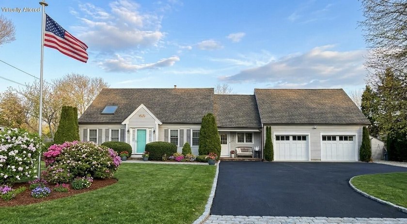 Escape to the Cape and enjoy the lifestyle you've been dreaming - Beach Home for sale in Centerville, Massachusetts on Beachhouse.com
