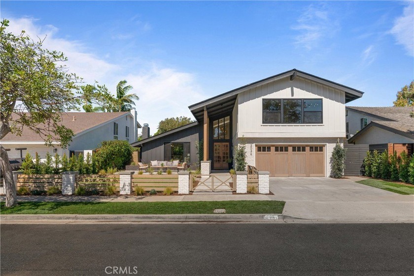 Tucked within Mesa Verde's highly desirable Lower Birds - Beach Home for sale in Costa Mesa, California on Beachhouse.com