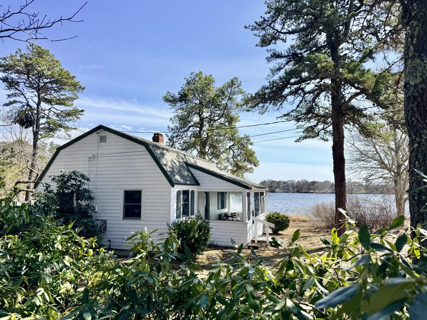 Welcome to 43 Pond St, a charming 2 bedroom, 1 bath seasonal - Beach Condo for sale in West Dennis, Massachusetts on Beachhouse.com