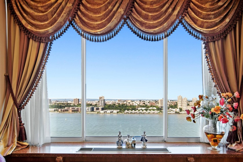 THE OPPORTUNITY:    Wrap yourself in the finest luxury that - Beach Condo for sale in New York, New York on Beachhouse.com