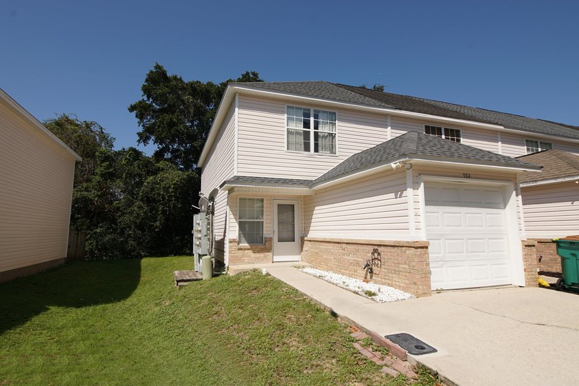 END unit townhouse ready to move in! 2 bedrooms, 2.5 bath open - Beach Townhome/Townhouse for sale in Fort Walton Beach, Florida on Beachhouse.com
