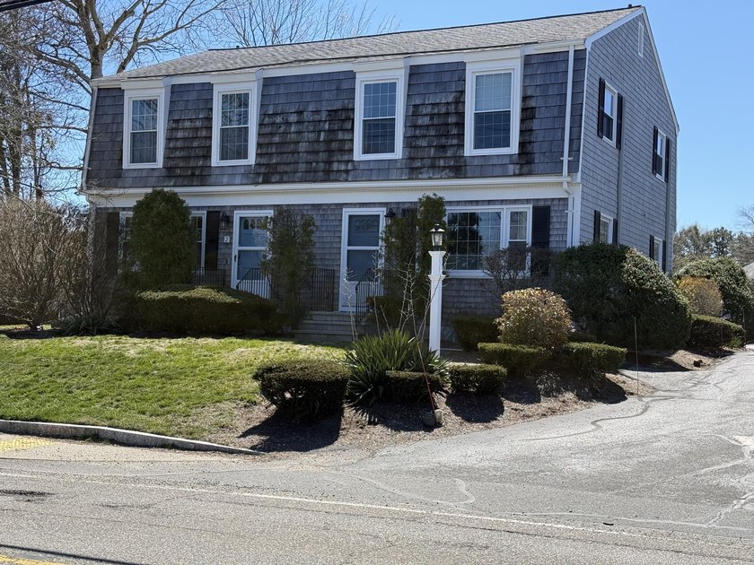 Welcome to Seascape Villages! This 2-bedroom, 2-bath townhouse - Beach Condo for sale in West Harwich, Massachusetts on Beachhouse.com