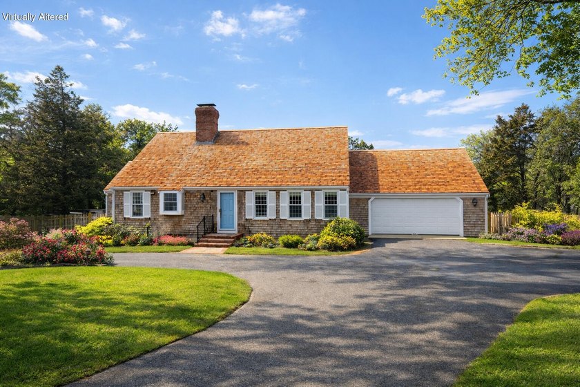 Newly renovated and beautifully refreshed, this exceptional - Beach Home for sale in Chatham, Massachusetts on Beachhouse.com
