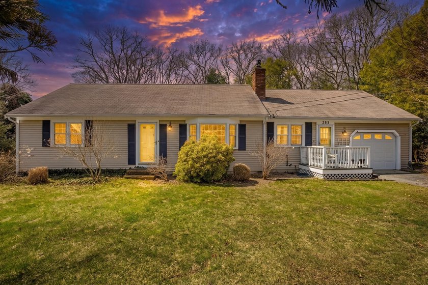 Welcome to 253 Gleneagle Drive in the heart of Centerville - Beach Home for sale in Centerville, Massachusetts on Beachhouse.com