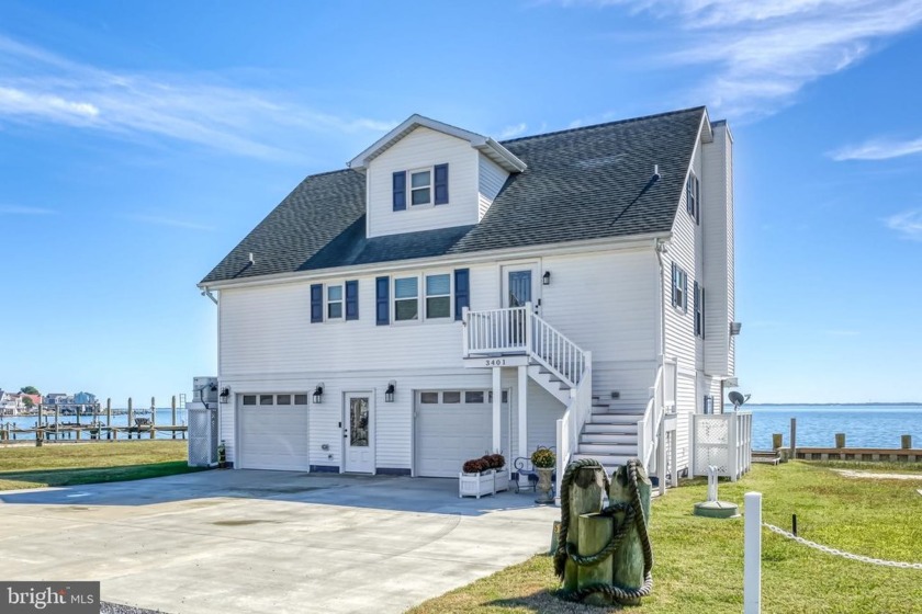 ABSOLUTE STUNNER!! Waterfront living on the Chincoteague Bay - Beach Home for sale in Greenbackville, Virginia on Beachhouse.com