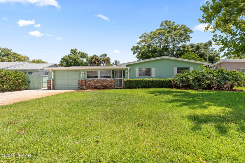 Take advantage of the spaciousness in this 3 bed, 2 bath home - Beach Home for sale in Daytona Beach, Florida on Beachhouse.com