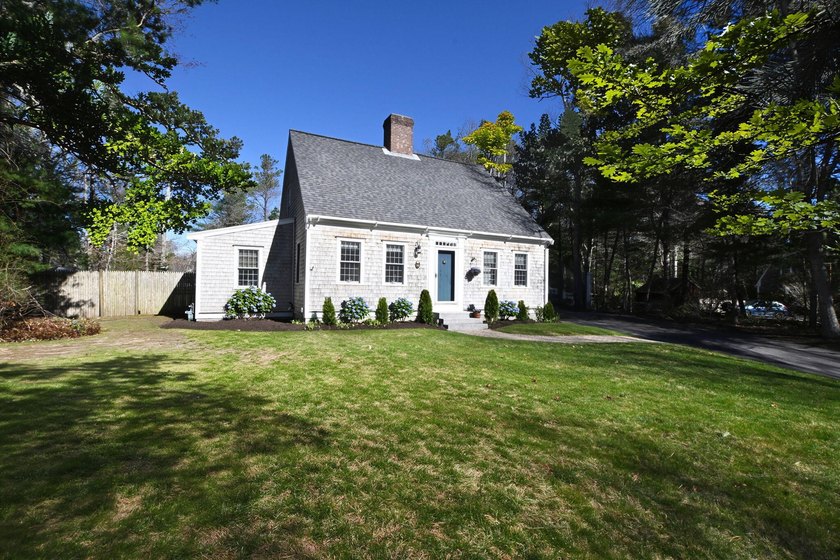 Lakefield Farms Cape charmer with refined details thru-out. Warm - Beach Home for sale in Sandwich, Massachusetts on Beachhouse.com