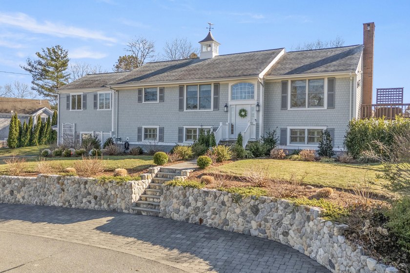 Direct Salt waterfront with No Flood Insurance Needed! Welcome - Beach Home for sale in Buzzards Bay, Massachusetts on Beachhouse.com