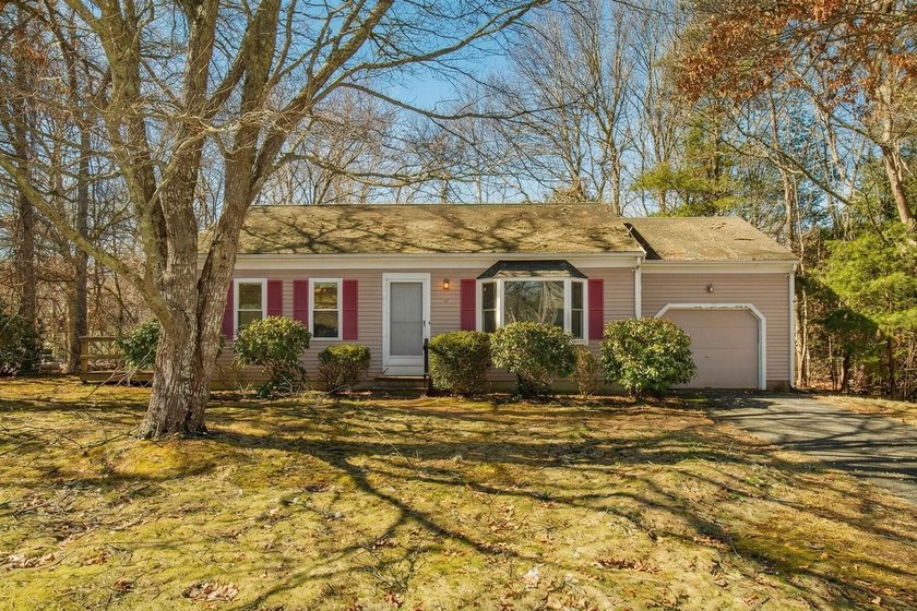 This charming Centerville cottage proves that great Cape Cod - Beach Home for sale in Centerville, Massachusetts on Beachhouse.com
