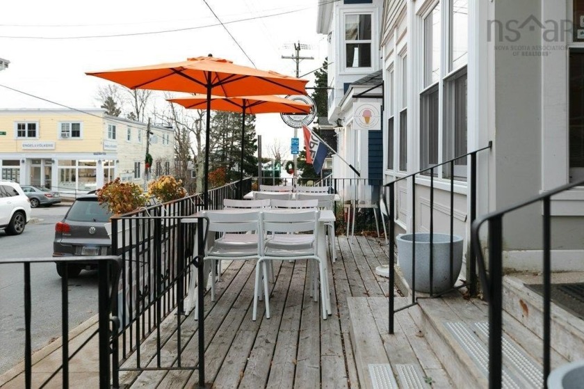 Opportunity awaits in the heart of Chester Village. This - Beach Commercial for sale in Chester,  on Beachhouse.com