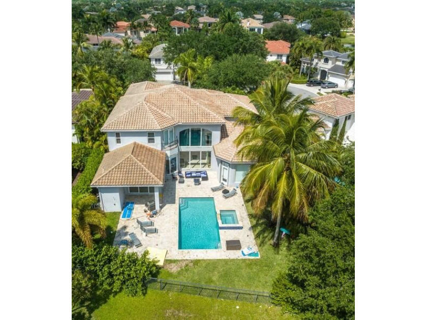 Nestled on an enviable cul-de-sac lot, this architectural gem - Beach Home for sale in Delray Beach, Florida on Beachhouse.com