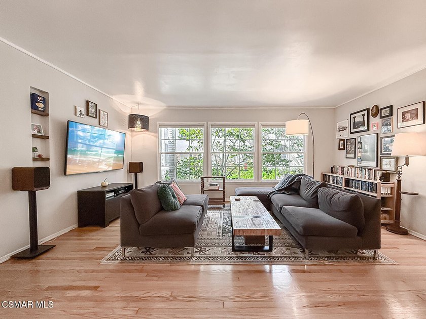 Welcome to this charming and beautifully updated 2 bedroom 1 1/2 - Beach Condo for sale in Santa Monica, California on Beachhouse.com