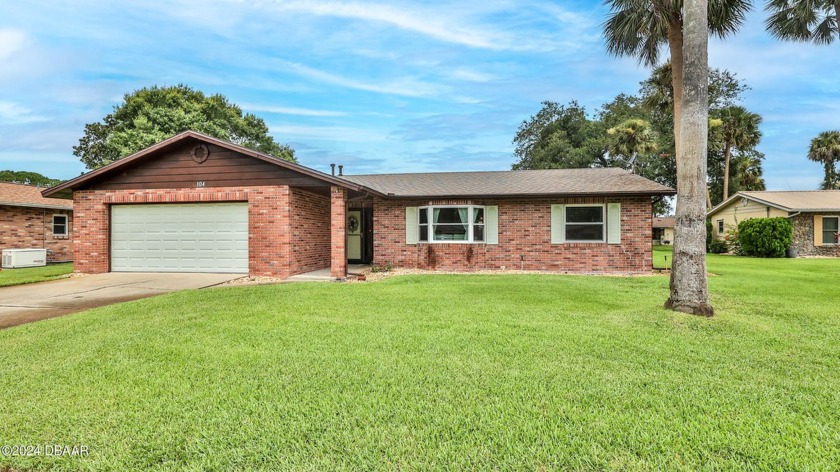 Looking for a large home with a huge yard?  Well, you found it! - Beach Home for sale in Daytona Beach, Florida on Beachhouse.com