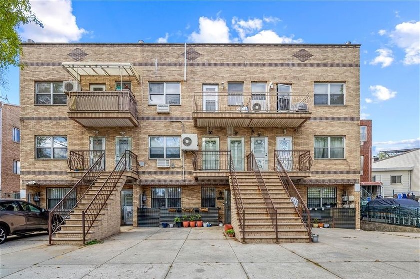 Welcome to spacious and comfortable condominium living in the - Beach Condo for sale in Brooklyn, New York on Beachhouse.com